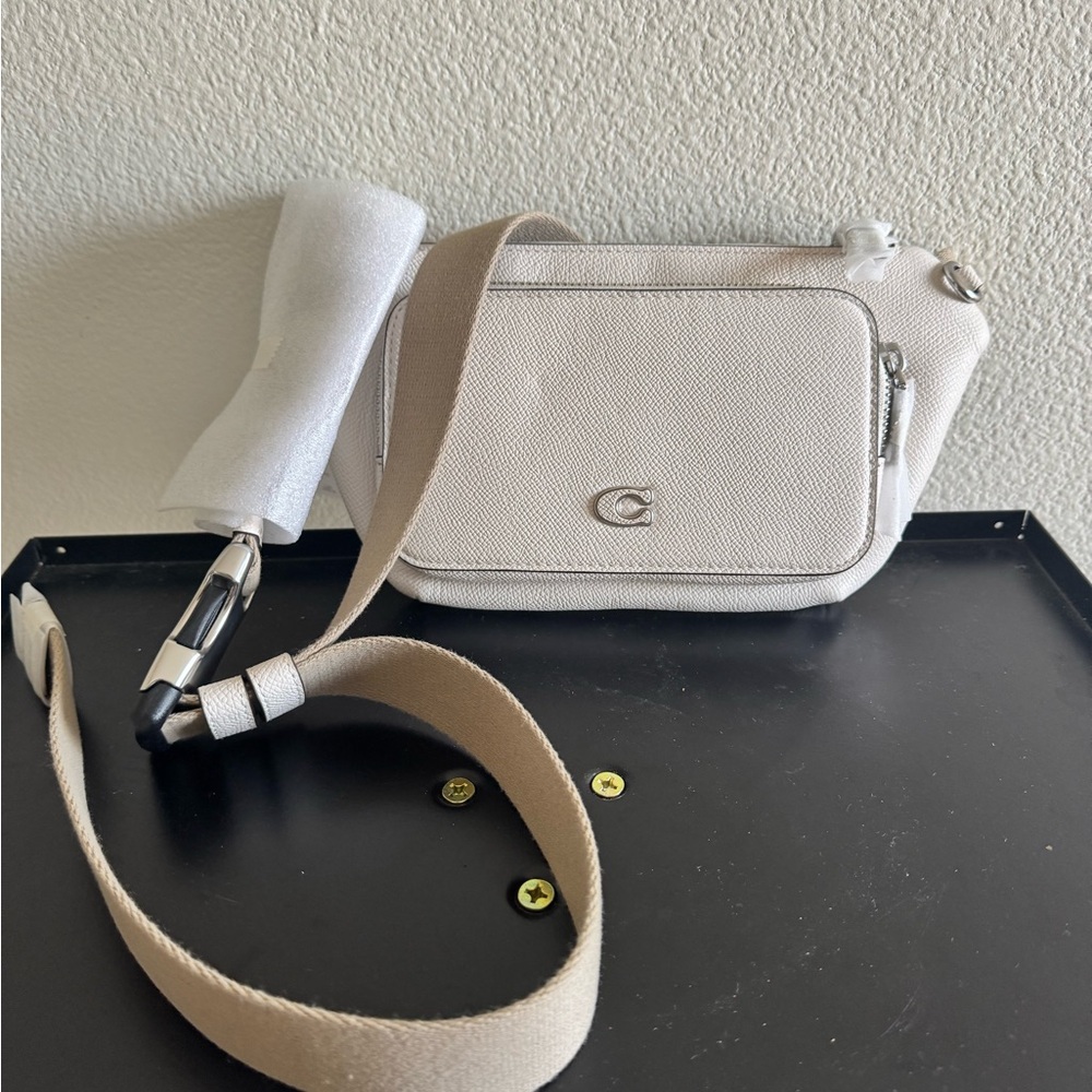 Coach Belt Bag With Signature Canvas Interior Detail NWT - Picture 5 of 10